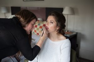 Getting ready | Lucy Beesley Bridal | Wind in the Willows | marsala & gold | autumnal | Old Swan & Minster Mill | Witney | October 2016 | Photography by Farrow Photography www.farrowphotography.co.uk