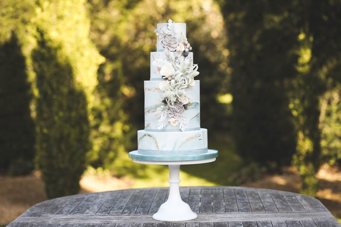 Close up of cake in the maze | Journey to the Centre of the Earth | modern ethereal winter styled bridal shoot by Hanami Dream | agate | marble | airplants | tulle | pale blue | gold | Oxleaze Barn | Gloucestershire | October 2017 | Photography by Squib Photography www.squibphotography.co.uk